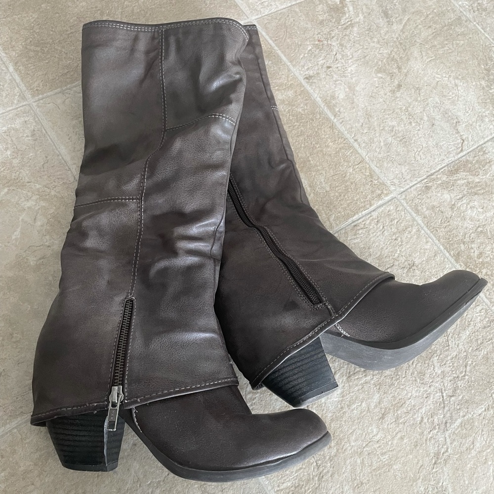Fergalicious L-Ryder Boots. Size 8.5 M.